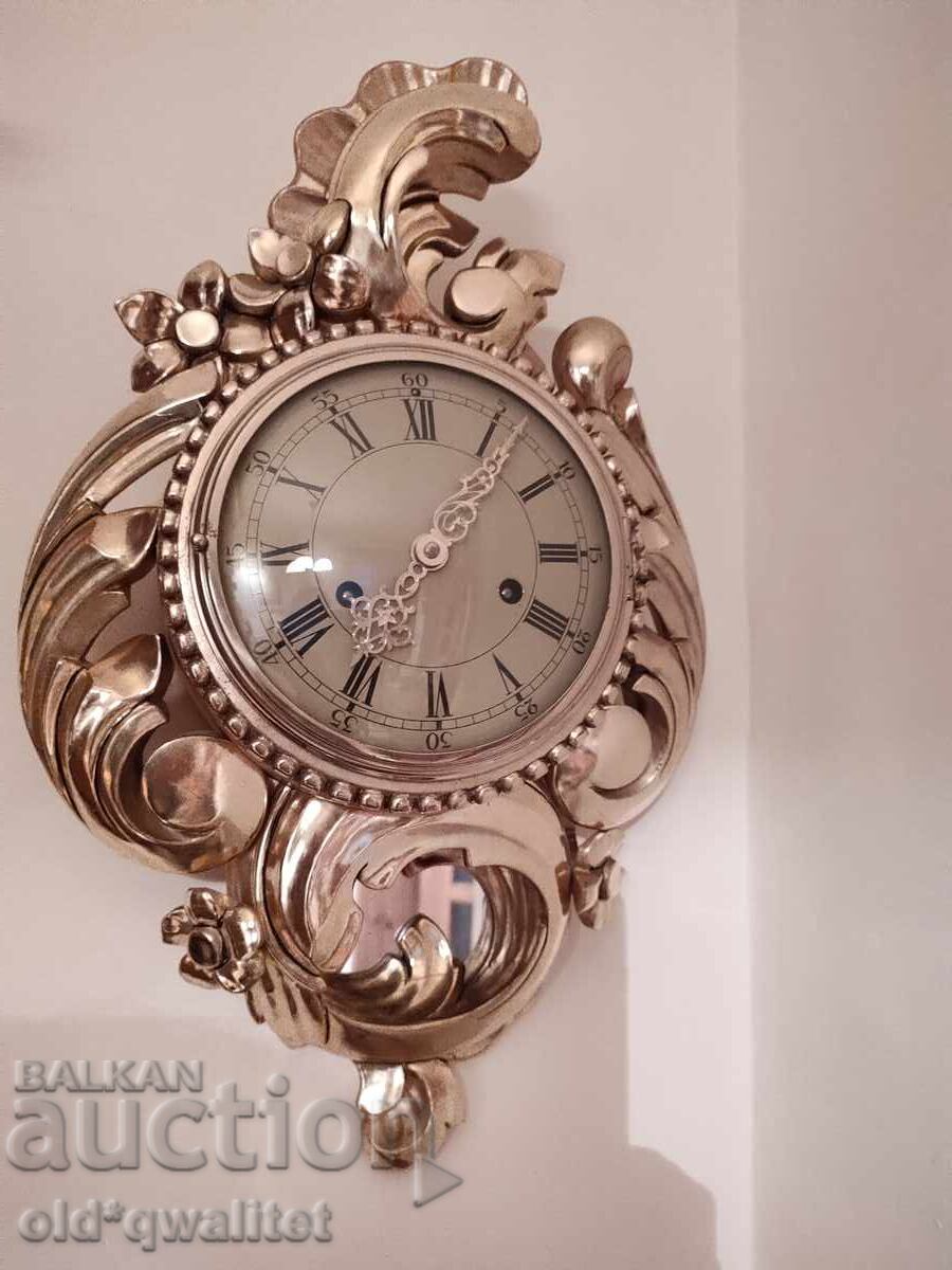 Стенен часовник, красива интериорна вещ