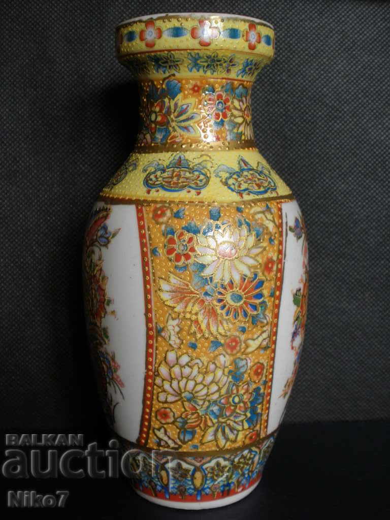 Δημοπρασία Όμορφο πορσελάνινο βάζο