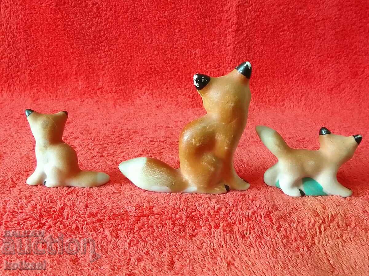Auction Lot 3 pcs. old porcelain figures Foxes Fox Auction Lot 3 pcs. old porcelain figures Foxes Fox