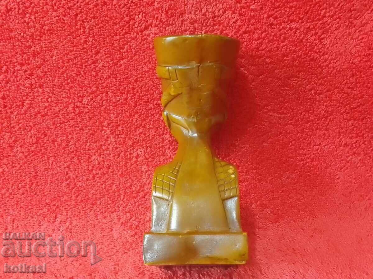 Delivery of Old massive solid bust head Egypt woman Nefertiti Delivery of Old massive solid bust head Egypt woman Nefertiti