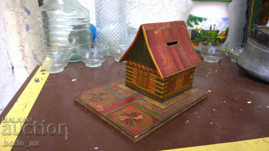 Delivery of 5445. WOODEN HOUSE FLAT APPLICATION WITH COLORED GLASSES HAND Delivery of 5445. WOODEN HOUSE FLAT APPLICATION WITH COLORED GLASSES HAND