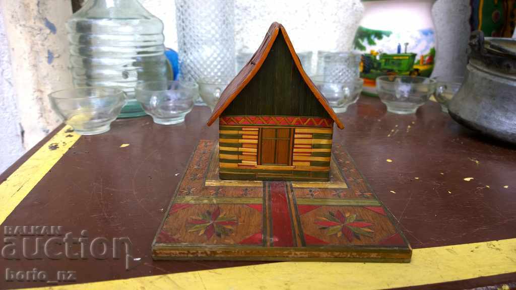 5445. WOODEN HOUSE FLAT APPLICATION WITH COLORED GLASSES HAND - 5 5445. WOODEN HOUSE FLAT APPLICATION WITH COLORED GLASSES HAND - 5