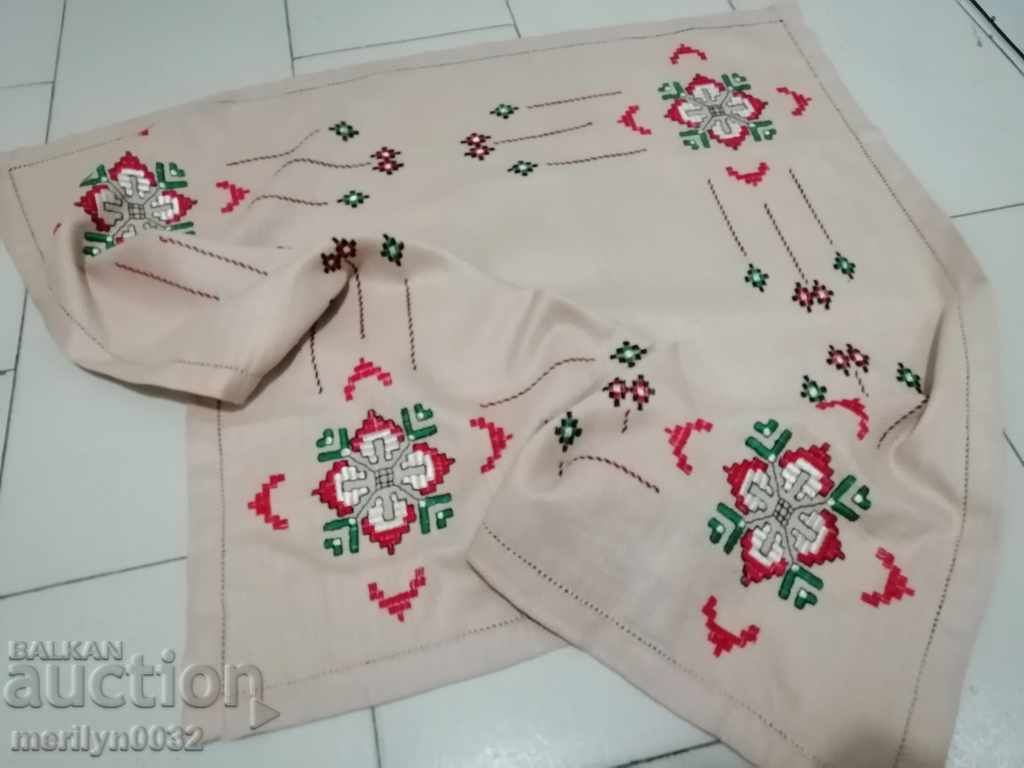 Delivery of Old embroidered cardboard, tablecloth, millet, Bulgarian embroidery Delivery of Old embroidered cardboard, tablecloth, millet, Bulgarian embroidery
