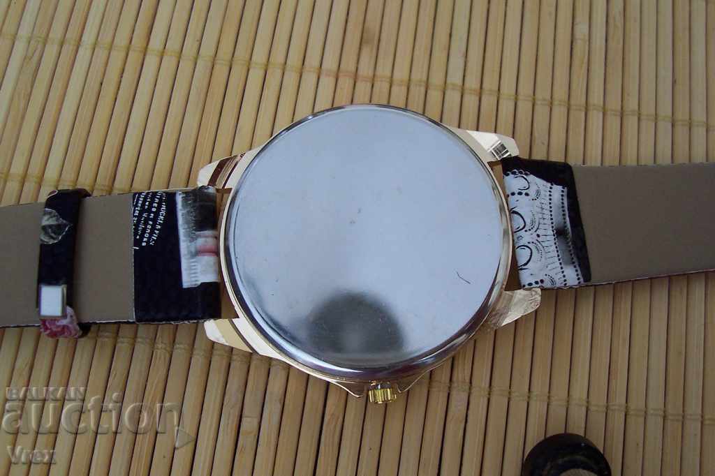 Delivery of ART clock with the Eiffel Tower Delivery of ART clock with the Eiffel Tower