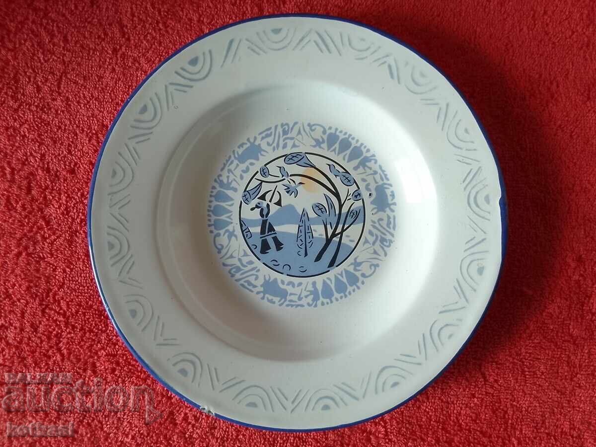 Old soc enamel plate hunter bow marked panda Old soc enamel plate hunter bow marked panda