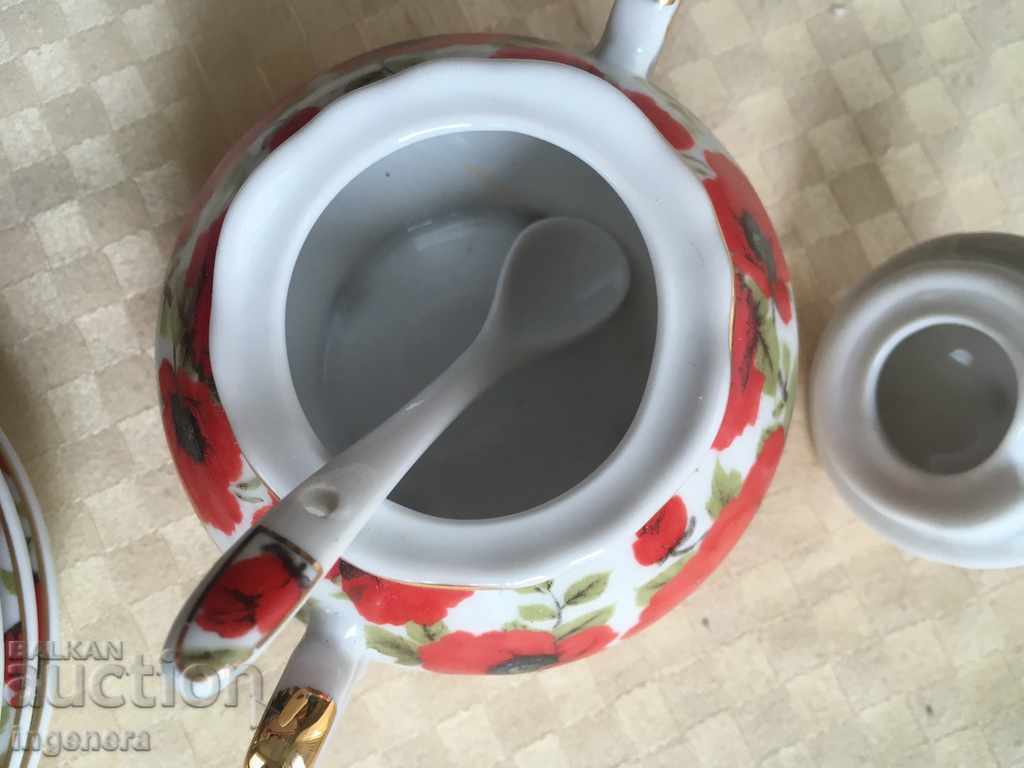 COFFEE SERVICE WITH GOLD PORCELAIN BULGARIA - 6 COFFEE SERVICE WITH GOLD PORCELAIN BULGARIA - 6