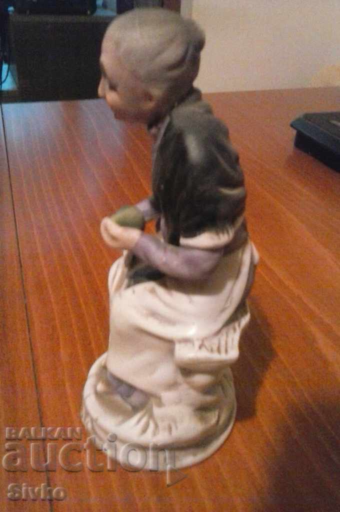 Auction Figurine elderly woman Auction Figurine elderly woman