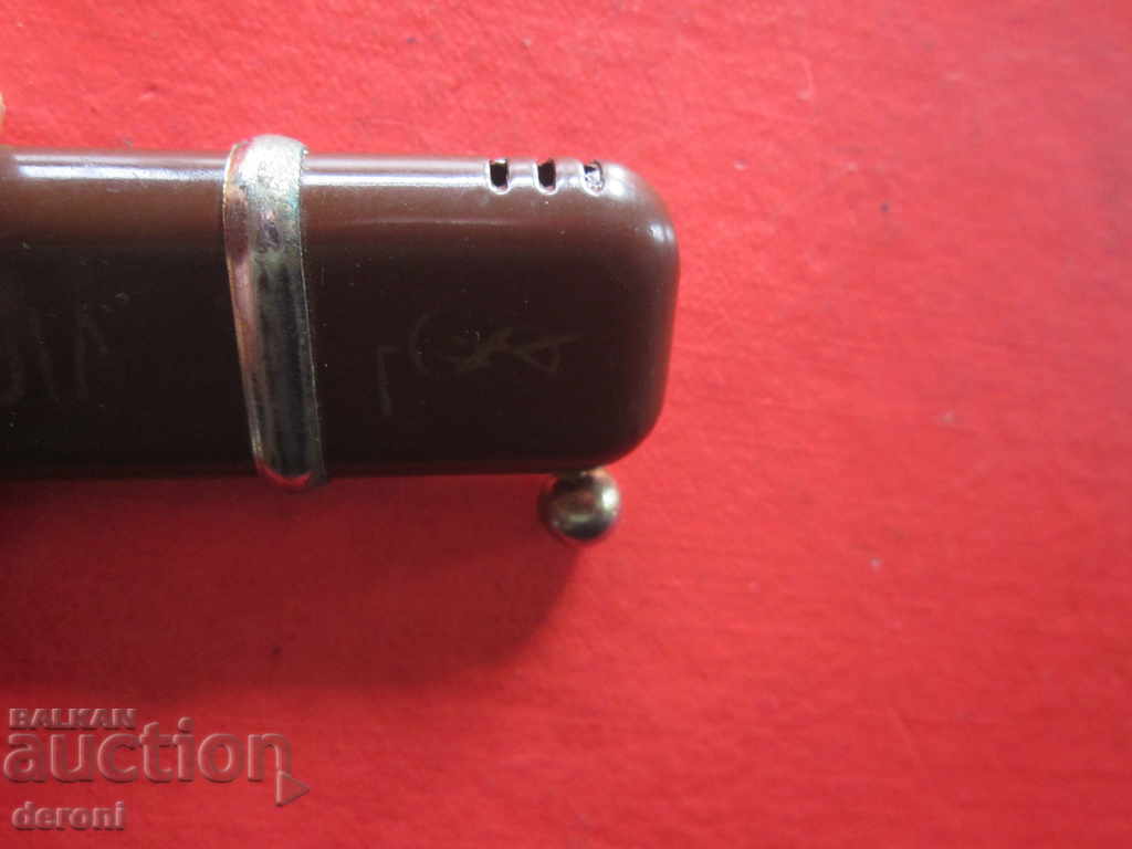 Auction The unique SYL VIOLET lighter Auction The unique SYL VIOLET lighter