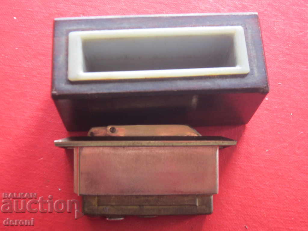 Delivery of IBELO Table Lighter Bronze and Wood Delivery of IBELO Table Lighter Bronze and Wood