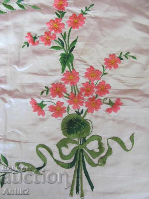 Licitație Broderie din perne din satin din secolul al XIX-lea Licitație Broderie din perne din satin din secolul al XIX-lea
