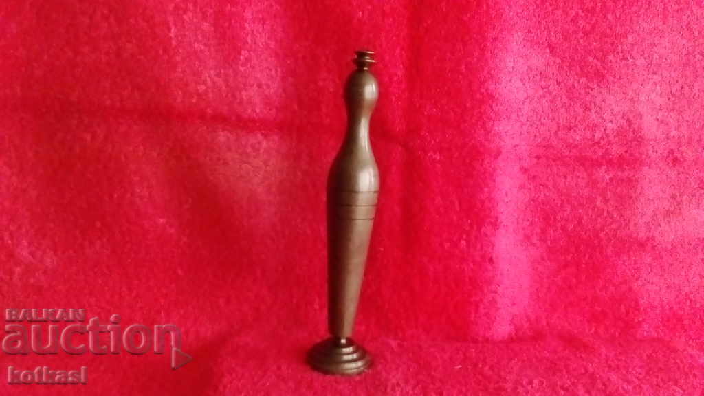 Old solid metal bronze figure sculpture Queen Woman Old solid metal bronze figure sculpture Queen Woman