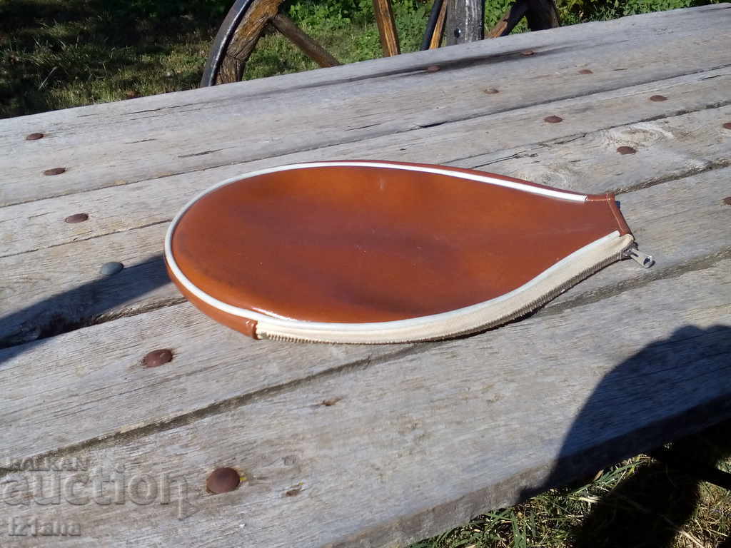 Husa veche pentru rachetă de tenis cu preț 15.00 BGN | € 7.67