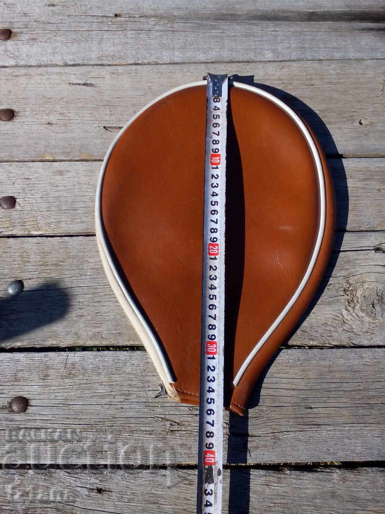 Licitație Husa veche pentru rachetă de tenis