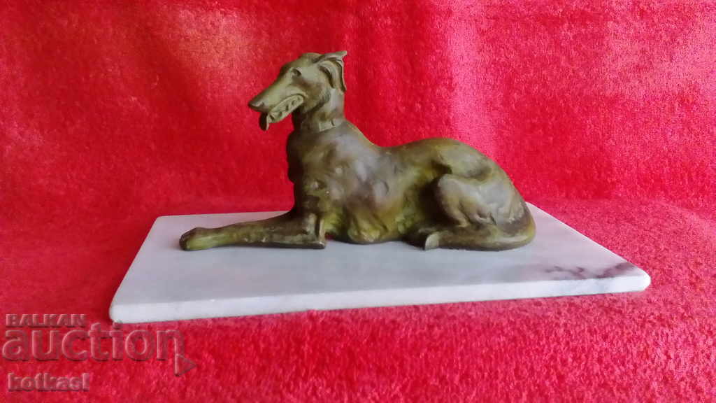 Statuetă din bronz veche din metal, piedestal cu patină de câine