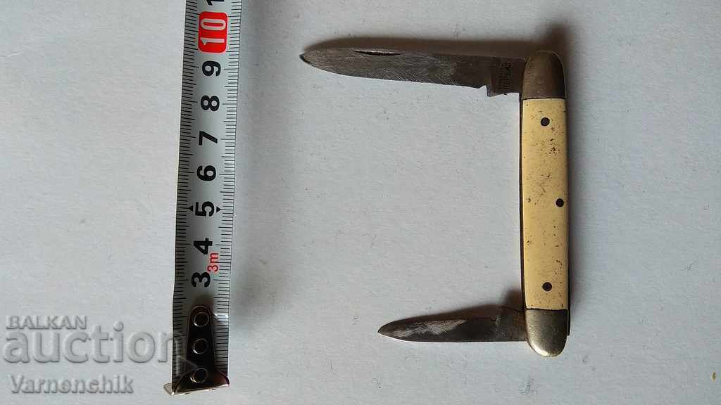 Ένα παλιό μαχαίρι τσέπης που κατασκευάστηκε στη Βουλγαρία πριν από το 1940