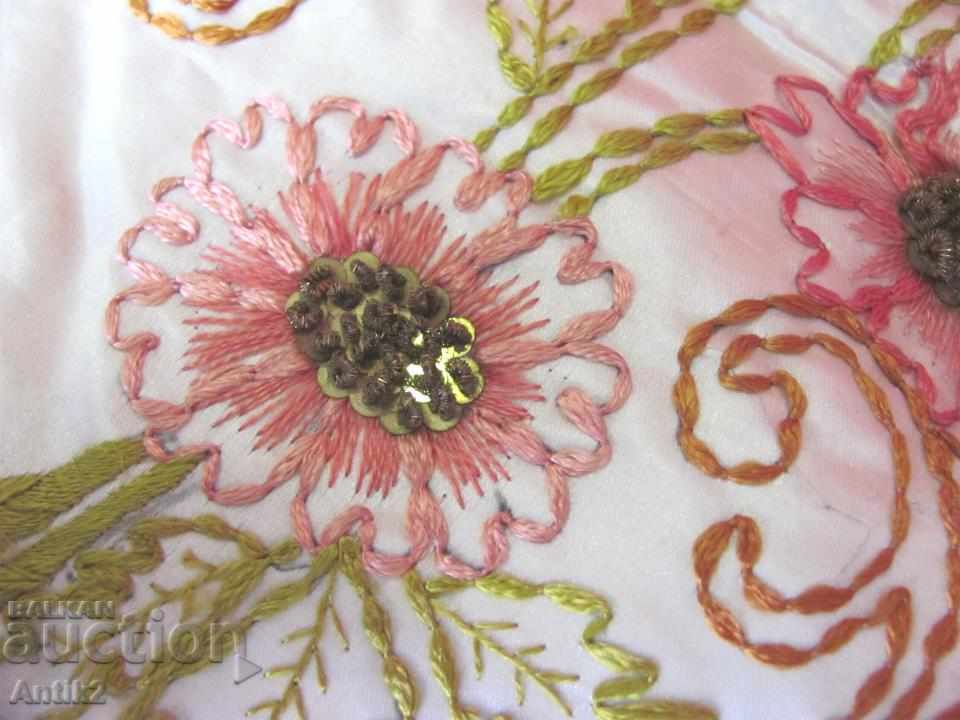 Delivery of 19th century Hand embroidered satin pillow Delivery of 19th century Hand embroidered satin pillow