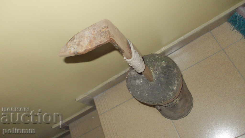 Auction  Old shoebag