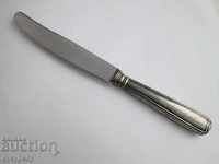 Стар старинен нож за хранене със сребърна дръжка