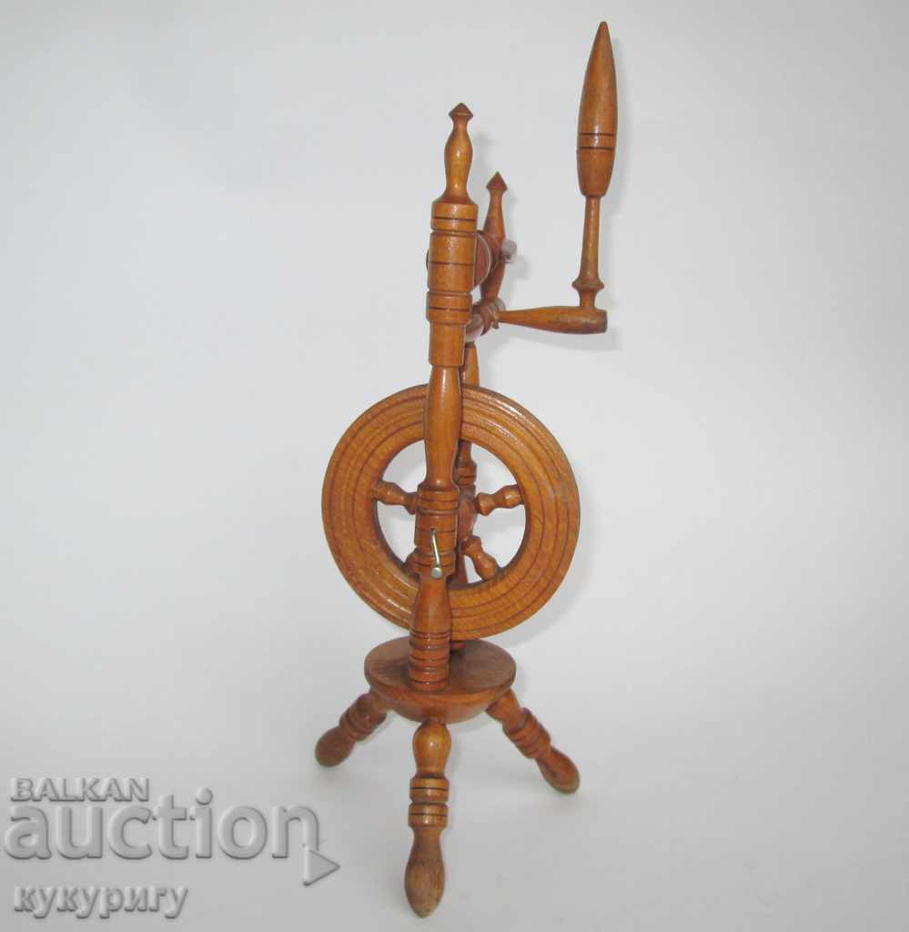 Auction  Old wooden decorative small spinning decoration