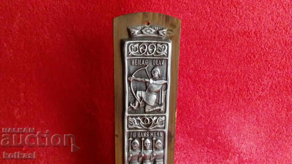 Delivery of Souvenir wood carving metal panel soldiers Delivery of Souvenir wood carving metal panel soldiers