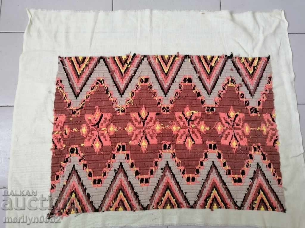 Embroidery for a pillowcase costume - 5