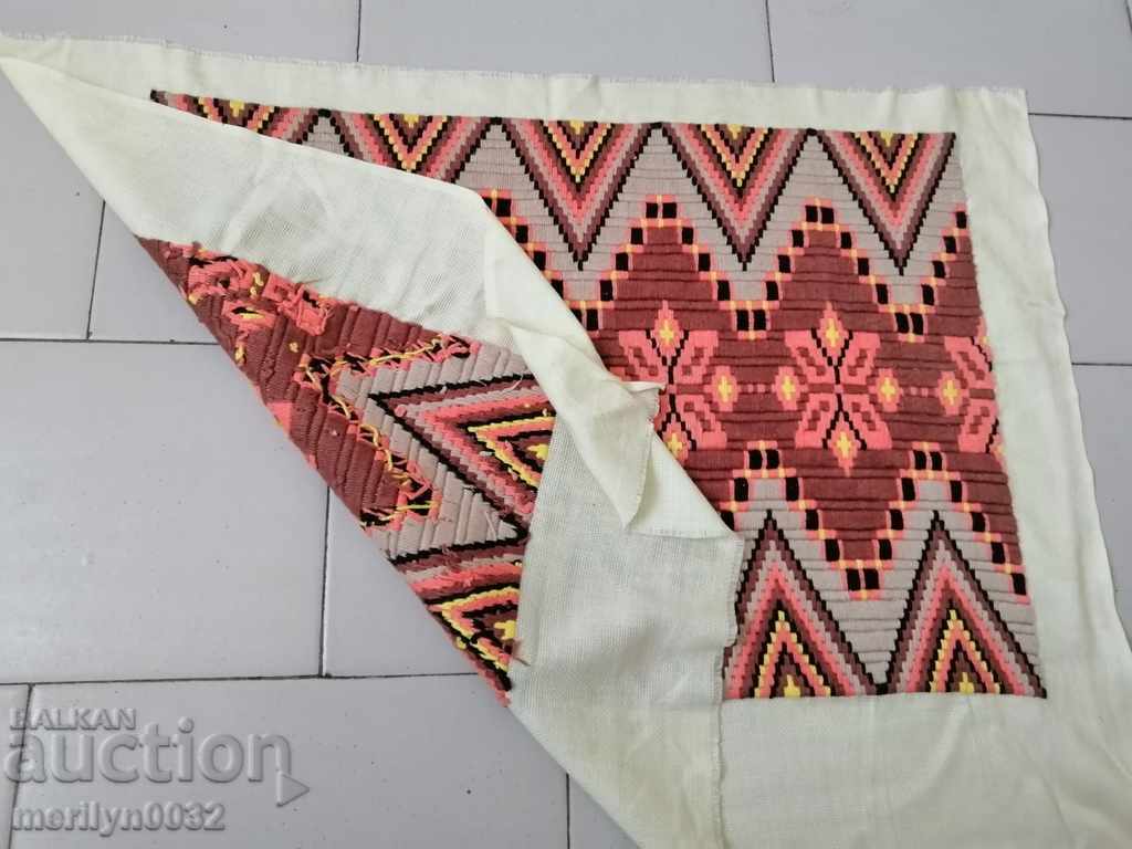 Embroidery for a pillowcase costume - 6