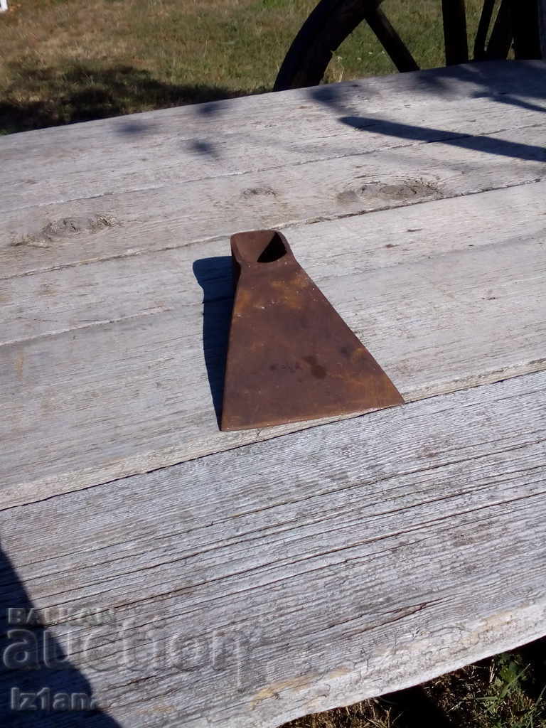 Old hoe, small hoe, weeding tool with price 16.00 BGN | € 8.18