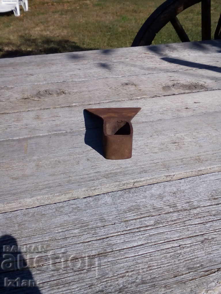 Delivery of Old hoe, small hoe, weeding tool