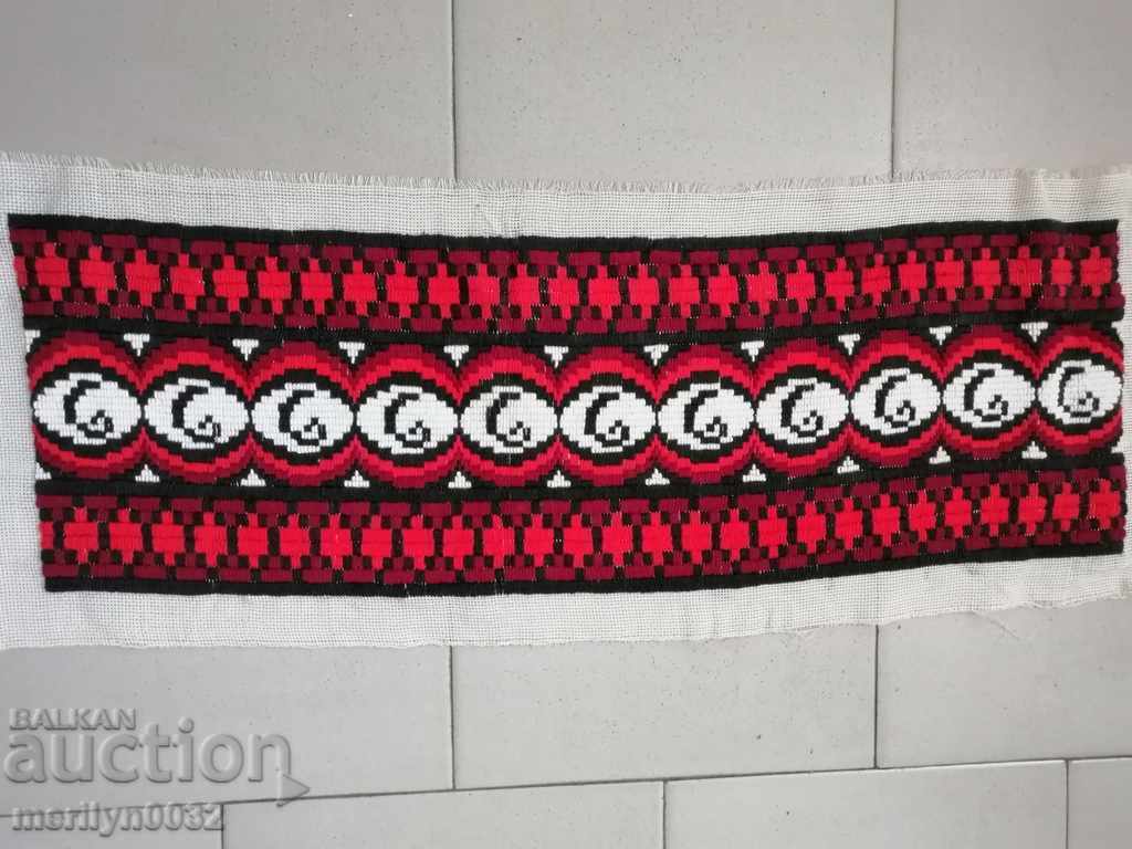 Κέντημα για μαξιλαροθήκη κοστουμιών με τιμή 48.00 BGN | € 24.54 Κέντημα για μαξιλαροθήκη κοστουμιών με τιμή 48.00 BGN | € 24.54