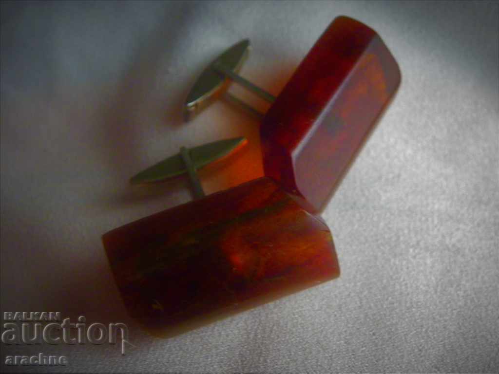 Delivery of Silver sleeves / buttons / with amber