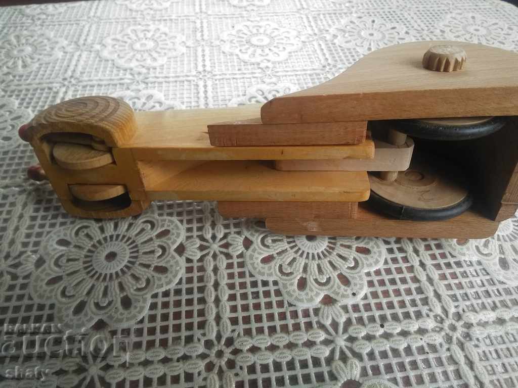 Old wooden snail toy. - 6 Old wooden snail toy. - 6