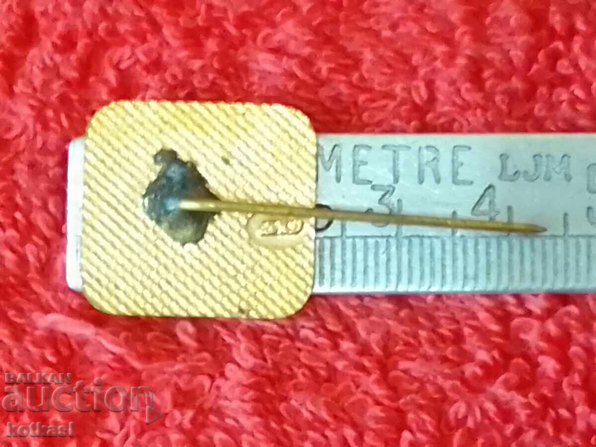 Delivery of Old Sports Badge Pin Weightlifting Green Enamel Delivery of Old Sports Badge Pin Weightlifting Green Enamel