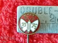 Veche insignă socială bronz email pin D K RUSE excelent