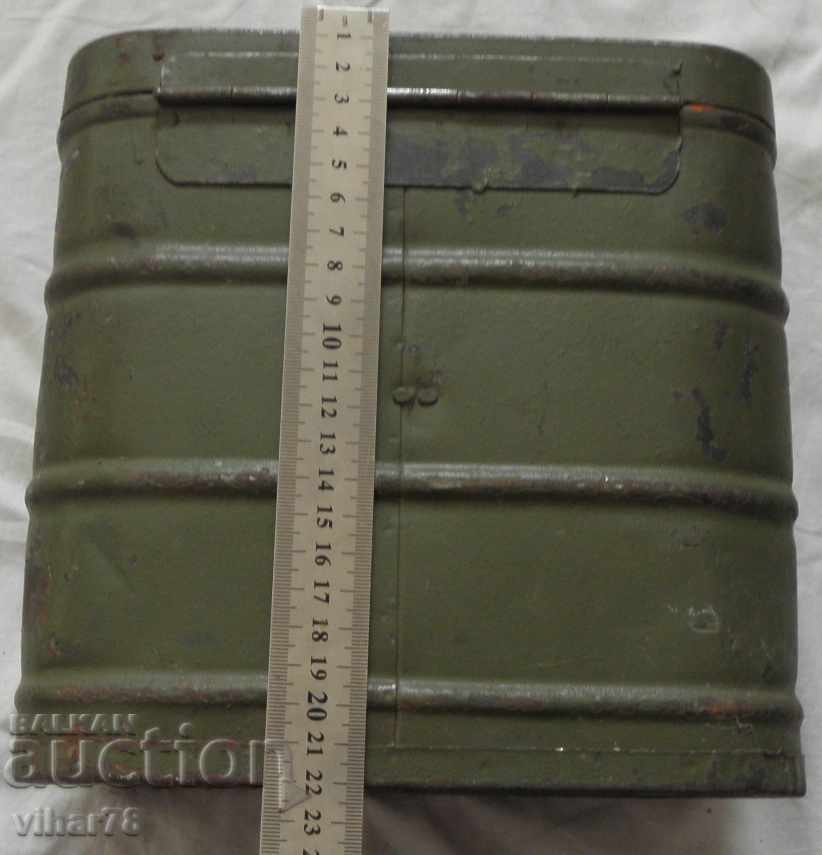 Licitație cutie metalică a armatei militare