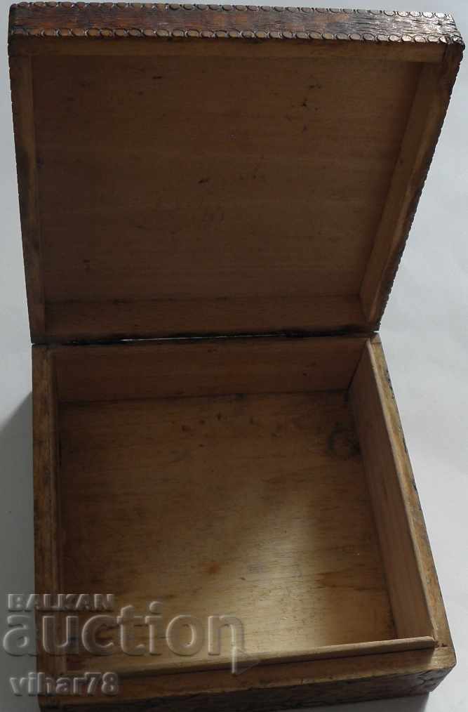 Delivery of Old wooden box Delivery of Old wooden box