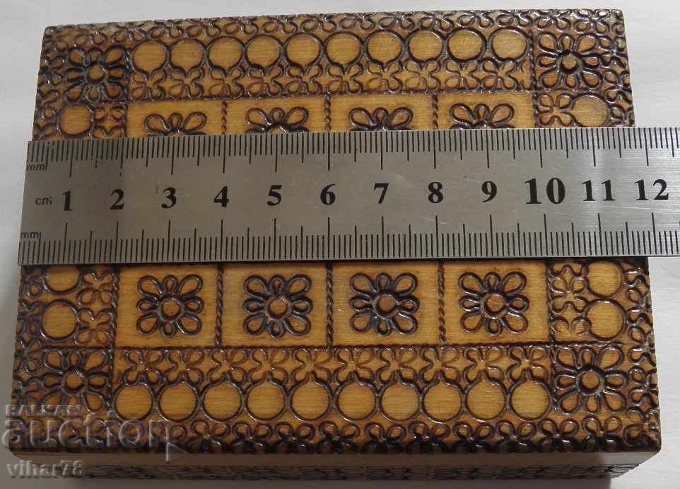 wooden box with price 19.99 BGN | € 10.22 wooden box with price 19.99 BGN | € 10.22