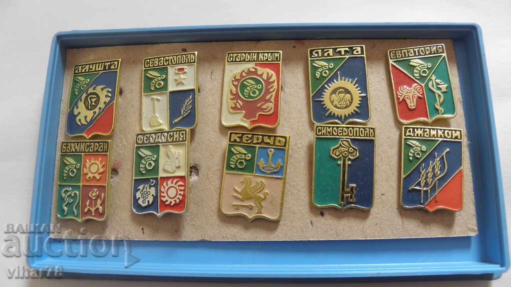 Auction  lot enamel badges
