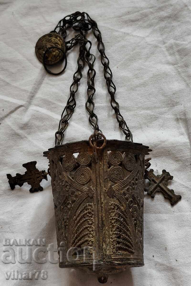 Delivery of Old domestic bronze oil lamp Delivery of Old domestic bronze oil lamp