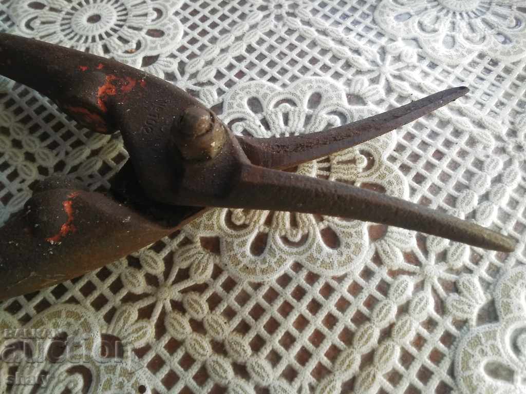 Delivery of Stripper pliers.