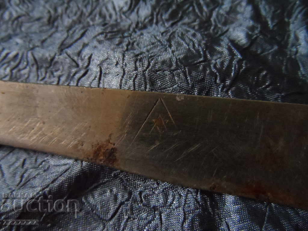 Δημοπρασία Ένα παλιό μαχαίρι με ενδιαφέρουσα σήμανση Δημοπρασία Ένα παλιό μαχαίρι με ενδιαφέρουσα σήμανση