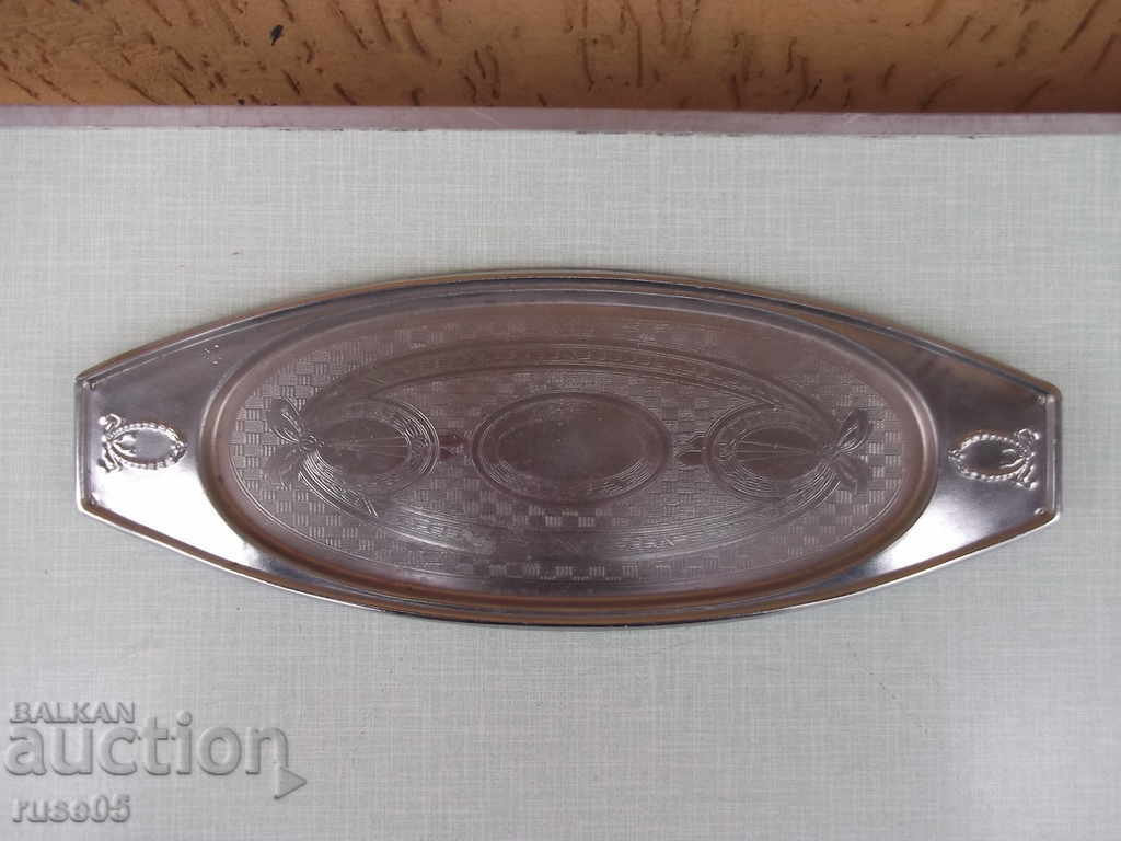 Auction The tray is metal Auction The tray is metal