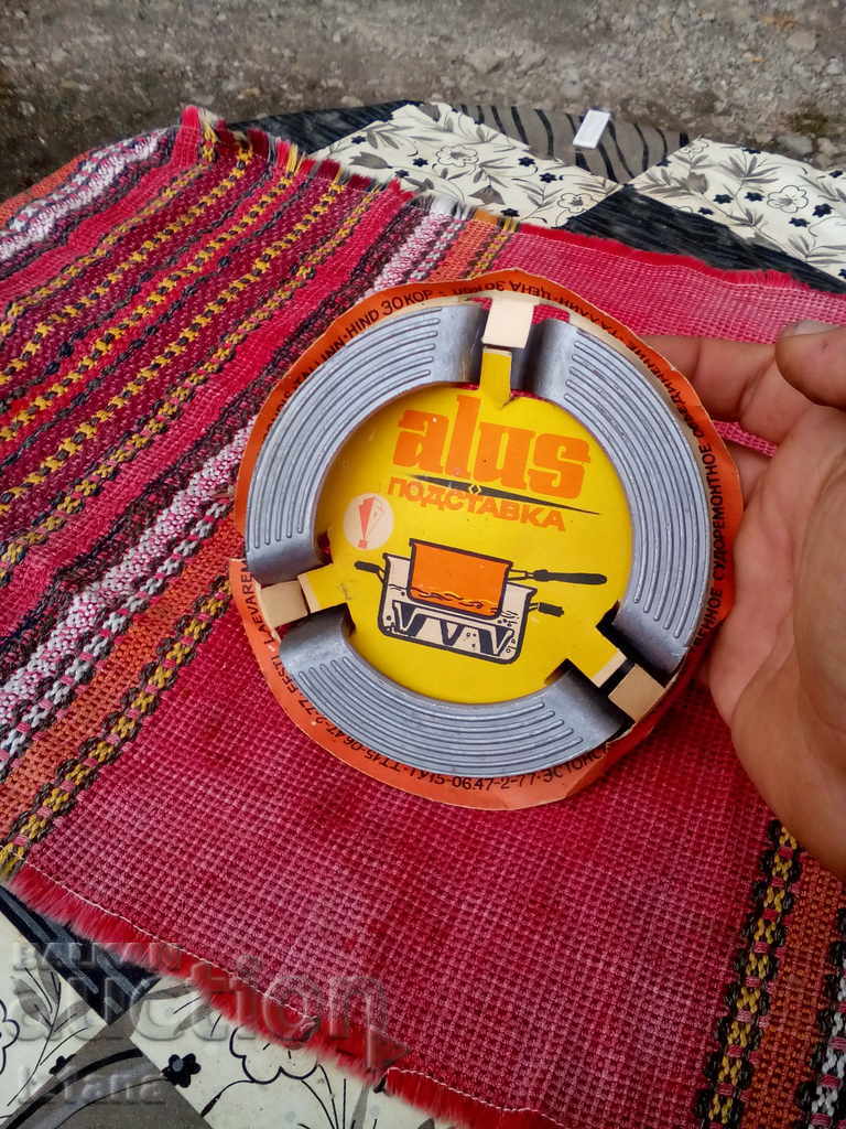 Old stand for warm objects with price 20.00 BGN | € 10.23 Old stand for warm objects with price 20.00 BGN | € 10.23