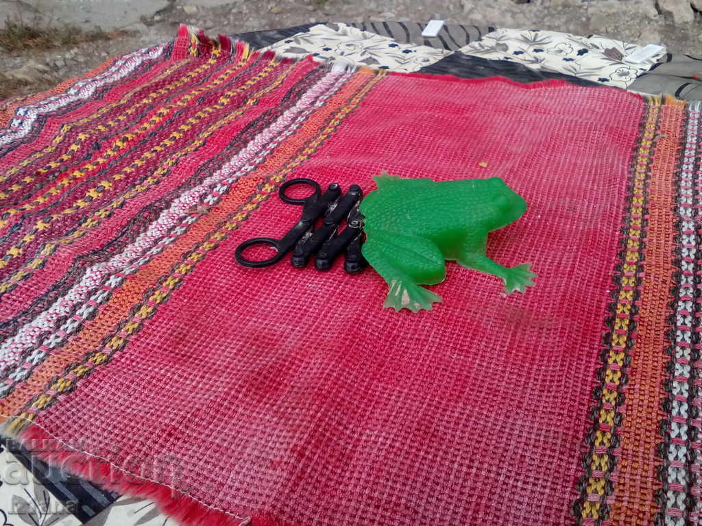 Auction  Old toy Frog