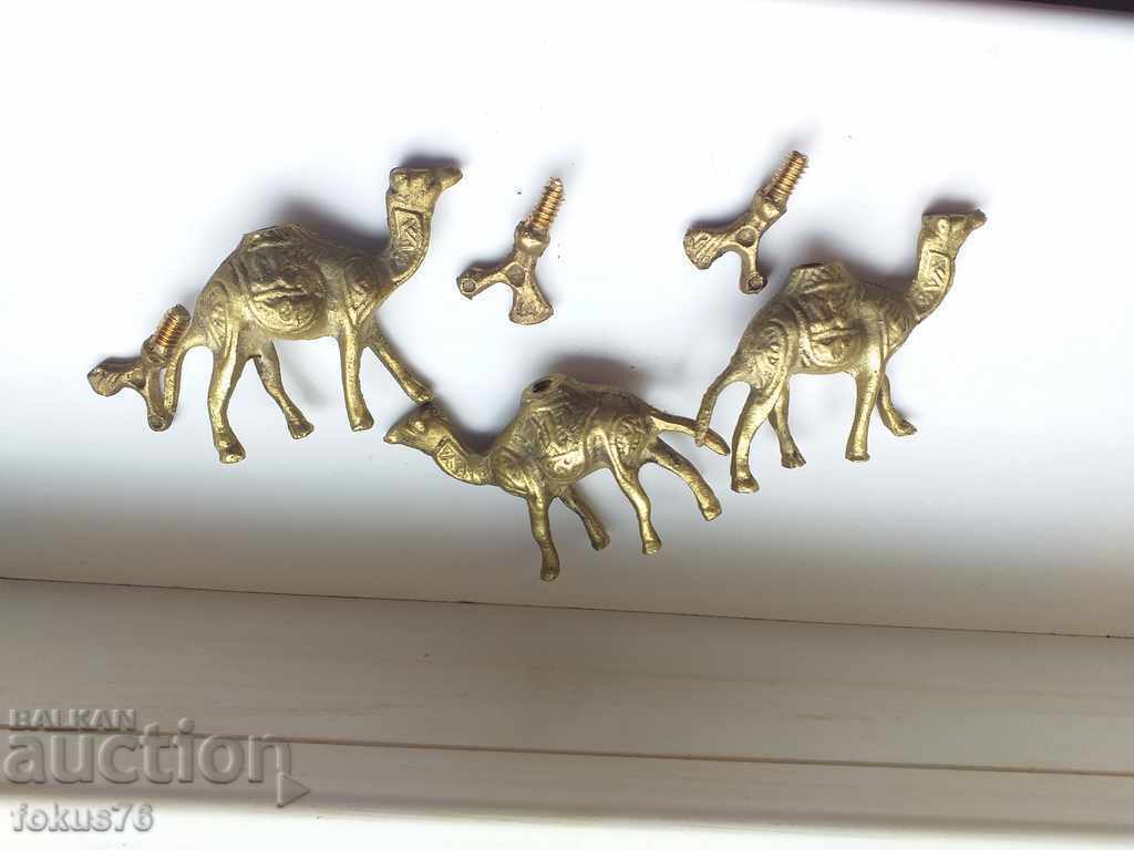 A LOT OF CAMILI MUSCALS BRONZES BRINGING FIGURE with price 47.00 BGN | € 24.03 A LOT OF CAMILI MUSCALS BRONZES BRINGING FIGURE with price 47.00 BGN | € 24.03