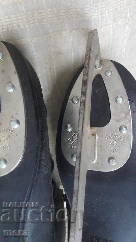 patine de gheață vechi cu preț 65.00 BGN | € 33.23