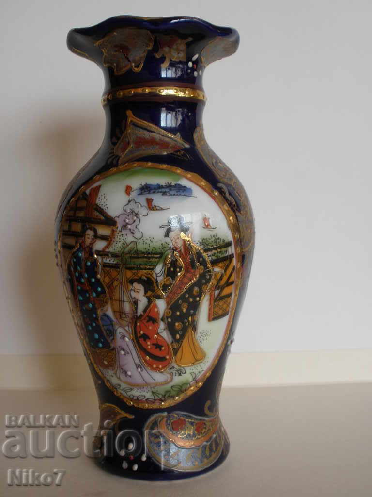 Beautiful hand-painted vase. with price 49.99 BGN | € 25.56 Beautiful hand-painted vase. with price 49.99 BGN | € 25.56