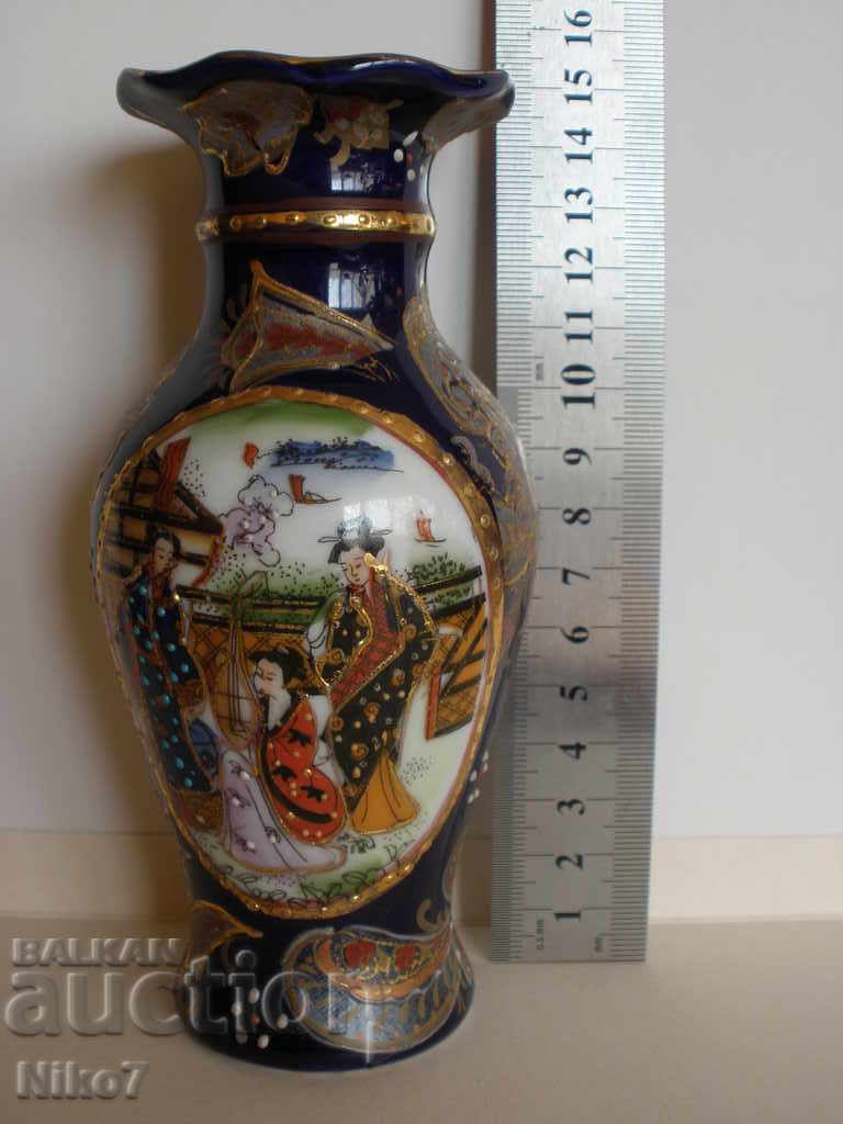 Beautiful hand-painted vase. - 6 Beautiful hand-painted vase. - 6