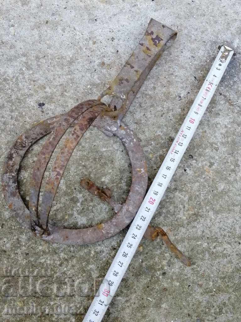 Auction Old hand forged trap, wrought iron primitive Auction Old hand forged trap, wrought iron primitive