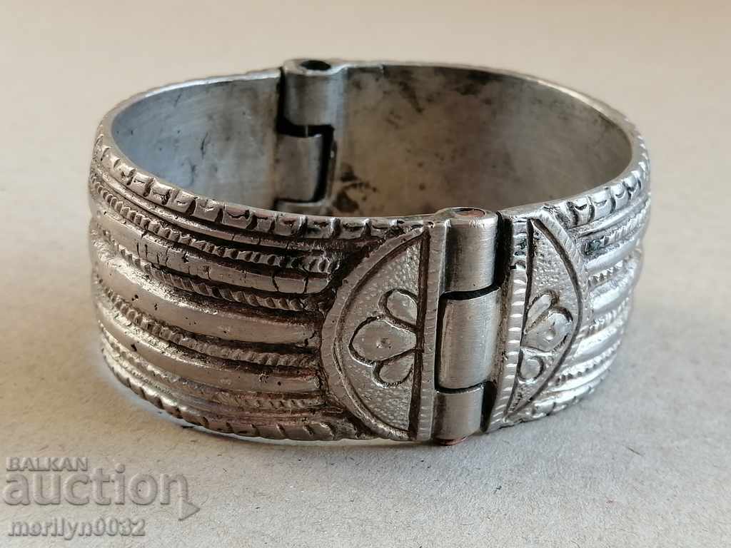 Auction Renaissance silver bracelet, jewelry, jewelry, necklace, ring Auction Renaissance silver bracelet, jewelry, jewelry, necklace, ring