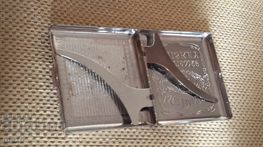 ТАБАКЕРА СЪС ЗАПАЛКА ! с цена 36.00 лв. | € 18.41 ТАБАКЕРА СЪС ЗАПАЛКА ! с цена 36.00 лв. | € 18.41